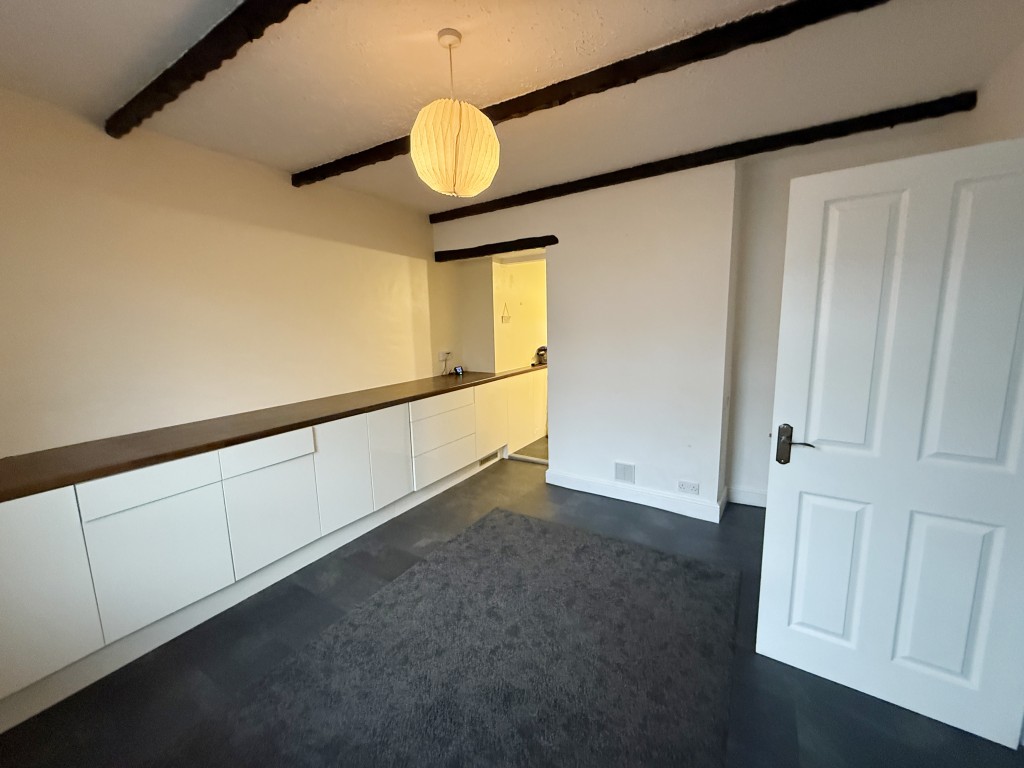 Lot: 183 - SPACIOUS MID-TERRACE PROPERTY - Dining room